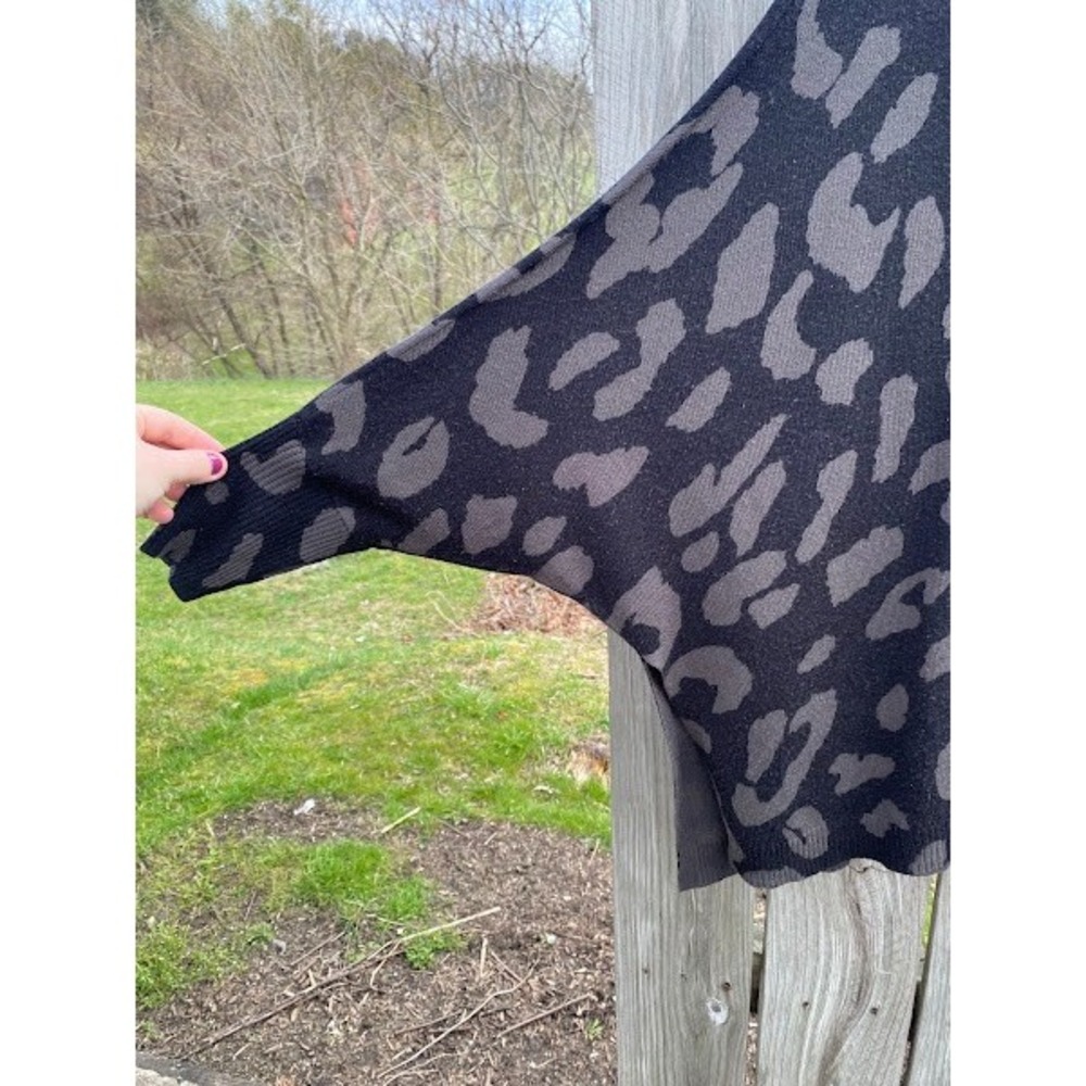 Mud Pie Womens Leopard Print Poncho Sweater Black Gray Oversized One Size - Picture 2 of 4